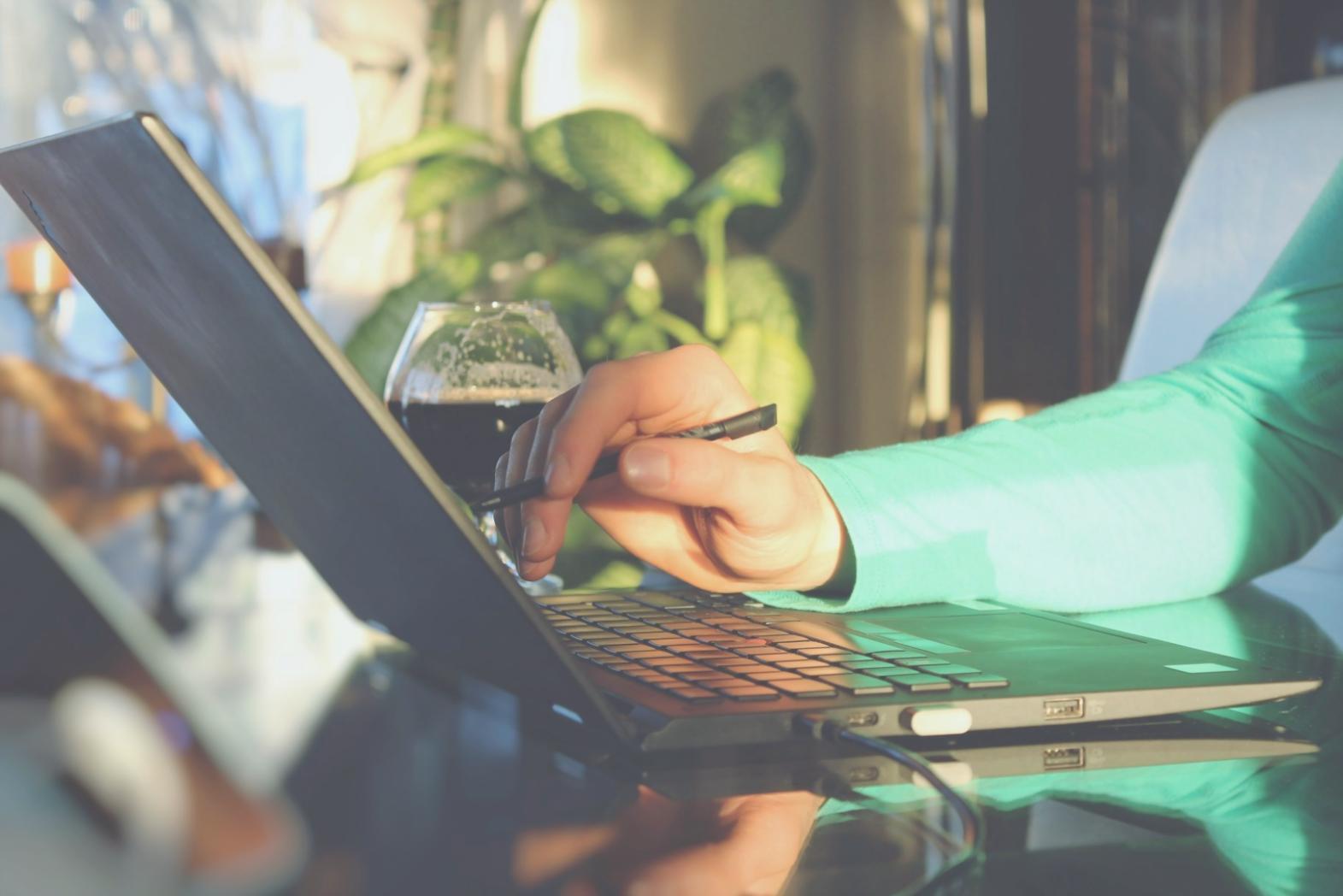 Analisi dettagliata delle metriche di performance per un cliente del settore finanziario